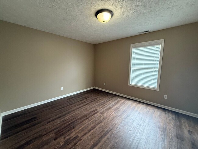 Building Photo - 201 Cherry Way