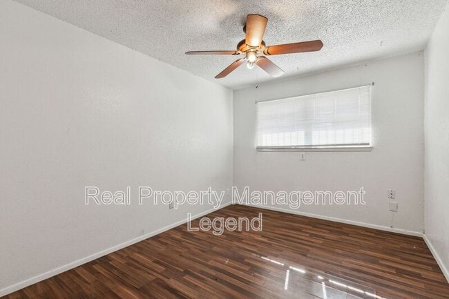 Building Photo - 8236 El Retiro Rd