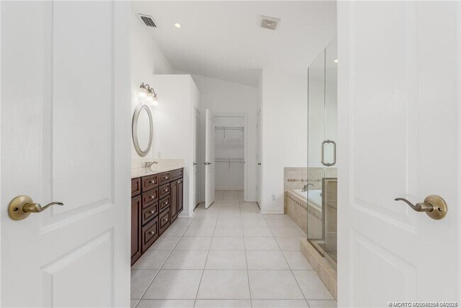 Building Photo - 376 NW Canna Way