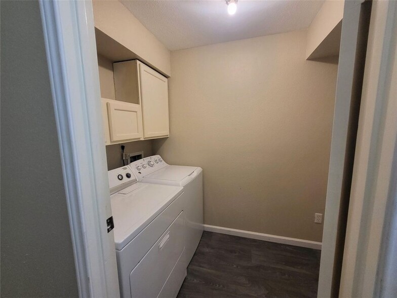Building Photo - 7400 Bellerive Dr