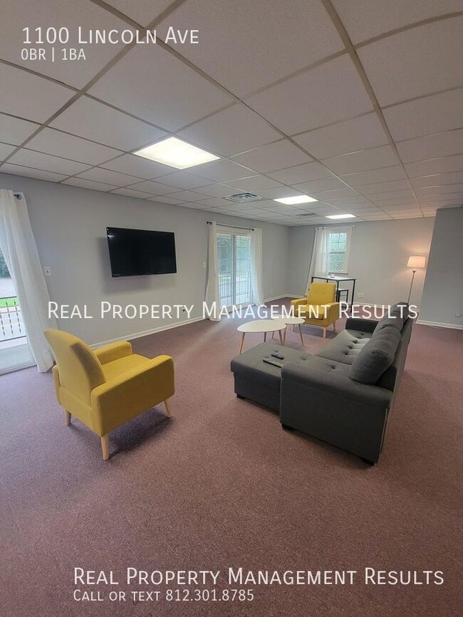 Building Photo - Upstairs Studio Apartment/All Utilities In...