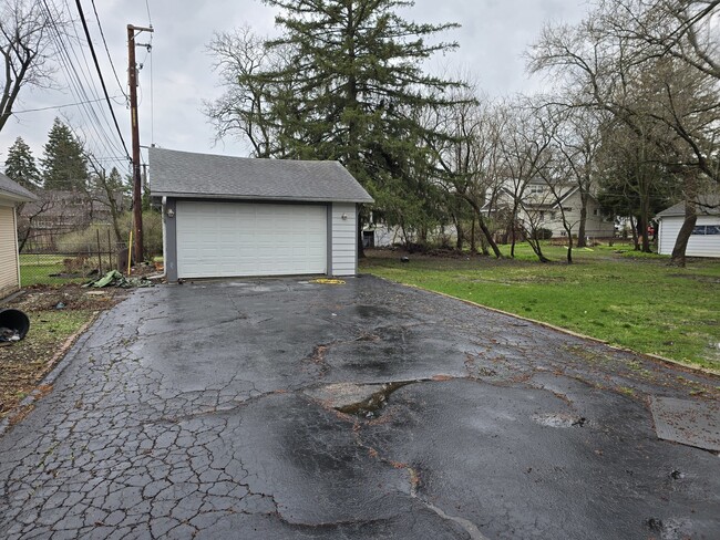 Building Photo - 249 E Park Blvd