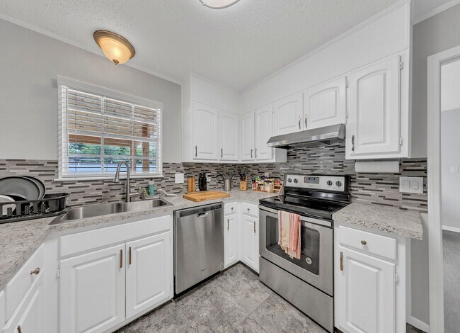 Building Photo - Beautiful 3 Bedroom in Fort Walton Beach
