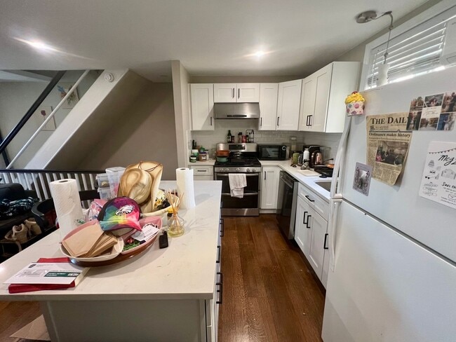 Building Photo - Gorgeous 1-Bedroom Bi-Level Apartment in Passyunk Square! Available NOW!