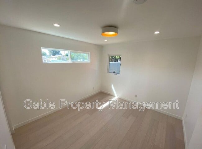 Building Photo - 2320 Fernleaf St