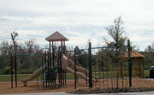 Building Photo - Daniels Landing End Unit
