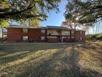 Building Photo - STUDIO Apartment Available