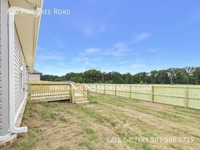 Building Photo - 820 Pine Tree Rd