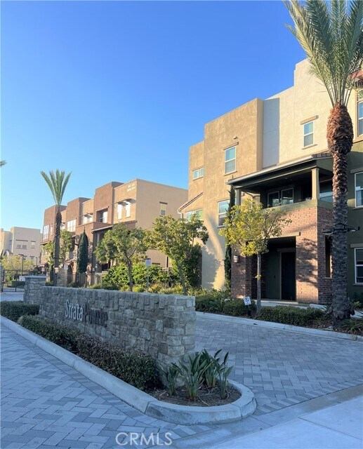 Building Photo - 5861 Rostrata Ave