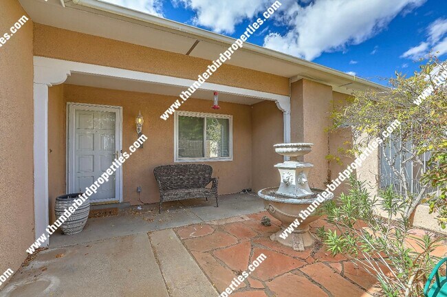 Building Photo - Updated 3 Bedroom, 2 Bathroom, 2 Car Garag...