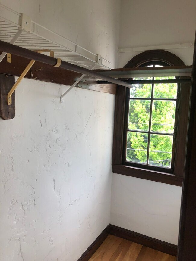 Building Photo - COMING SOON-large bedroom and is located near the north side of UCB