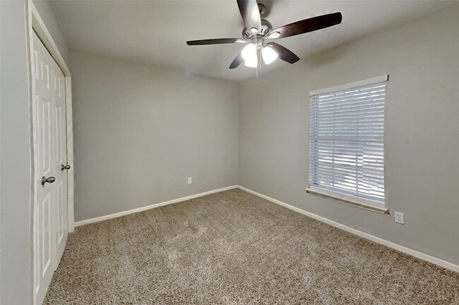 Building Photo - 5602 Sage Manor Dr