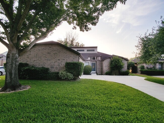 Building Photo - 2111 Echo Ridge