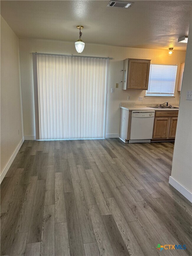Building Photo - 2203 Tracey Ann Ln