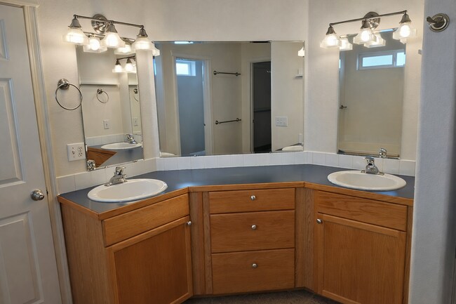 Building Photo - 1415 Chelsey Cir