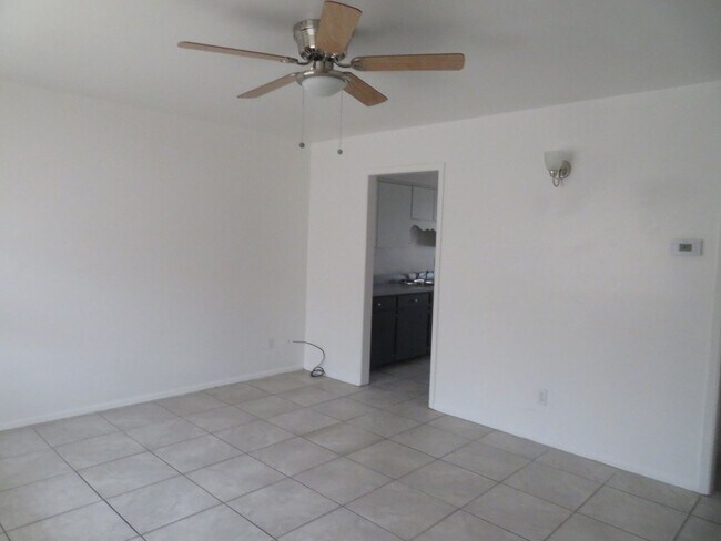 Building Photo - 3 Bedrooms 1 Bath Apartment FOR RENT