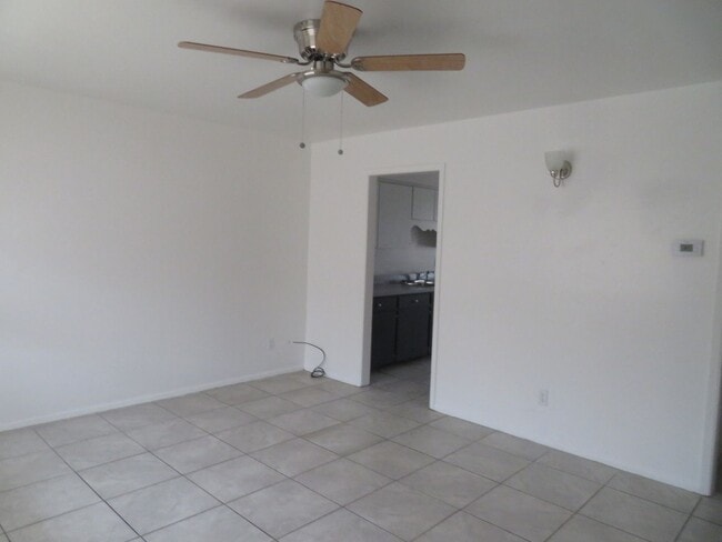 Building Photo - Clean 3 Bedroom 2 Bath Home For Rent