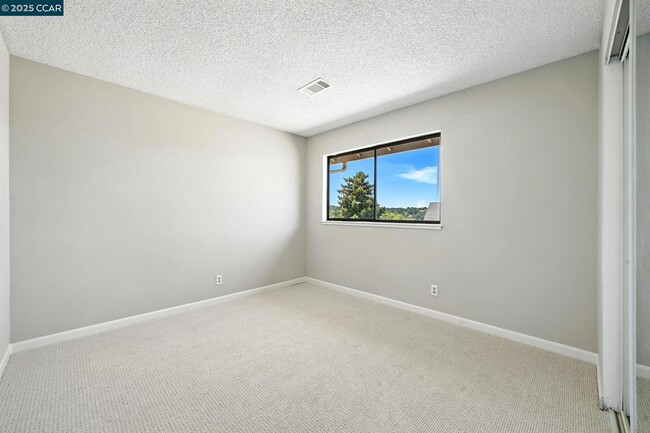 Building Photo - 267 Duperu Dr