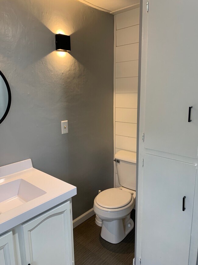 Upstairs Bathroom - 409 State St E