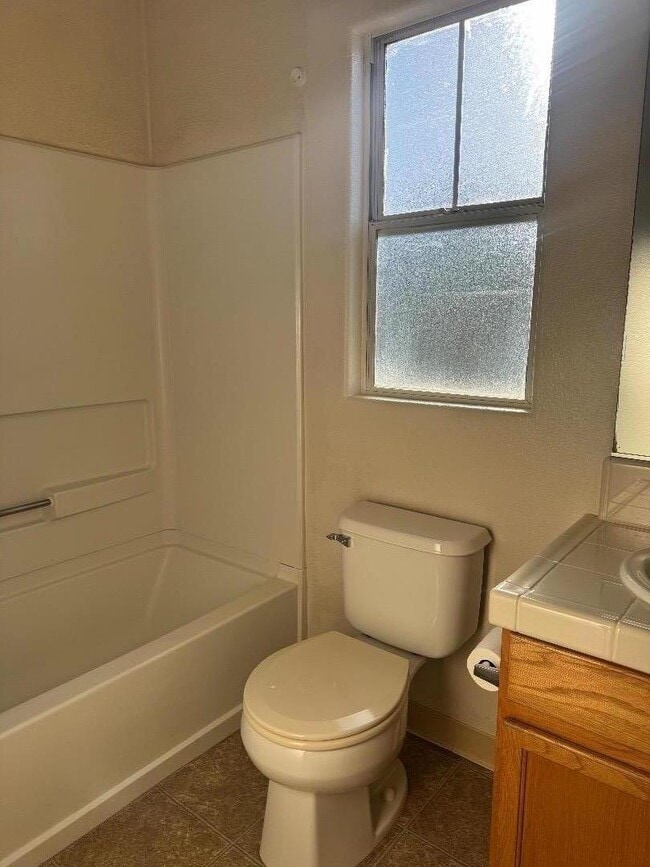 Building Photo - 624 Gardenia Pl