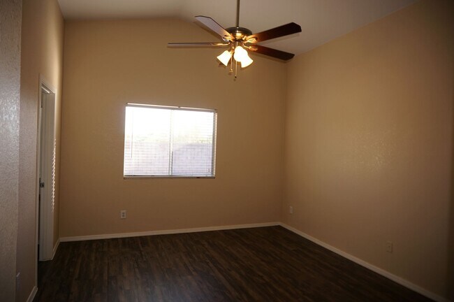 Building Photo - Popular Location, 3Bdm 2Ba Home