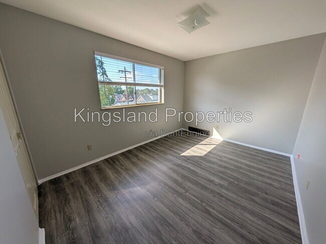 Building Photo - 5353 Walsh St