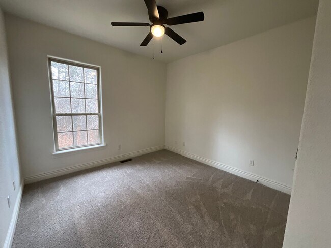 Building Photo - Spacious 4 Bedroom 2 bathroom House in Bella Vista READY FOR RENT *LIMITED OFFER