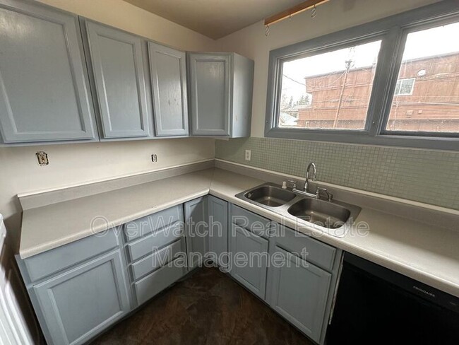 Building Photo - 3706 Iowa Dr