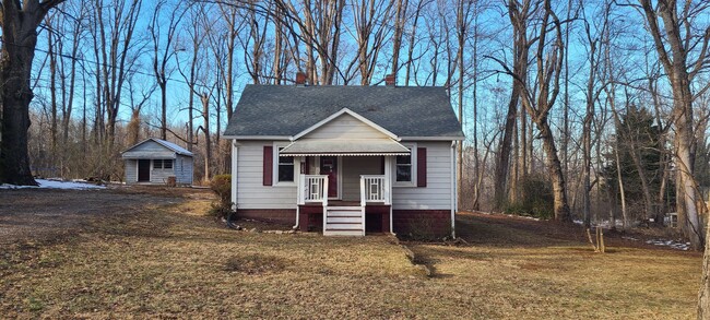 Primary Photo - Located Just Minutes from Sweet Briar and ...