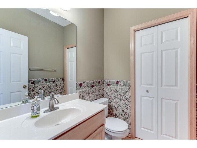 Building Photo - 2074 Clover Ct