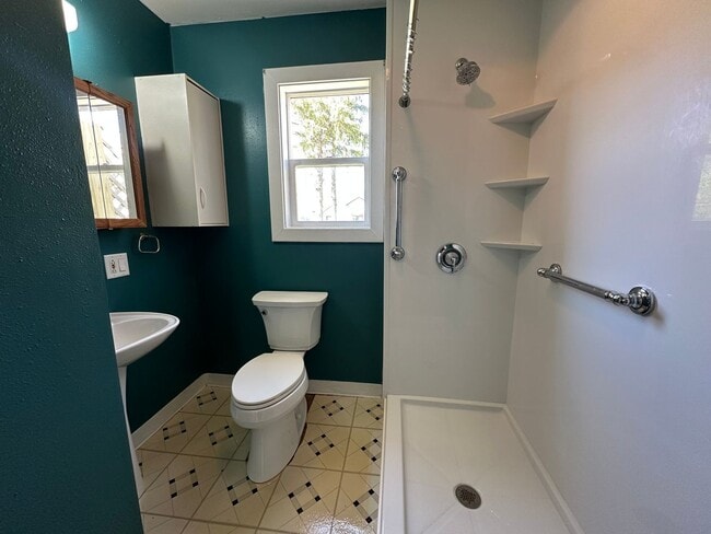 Building Photo - 2 Bedroom House in Webster City $750