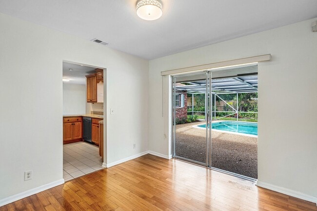 Building Photo - 931 NW 9th Ct