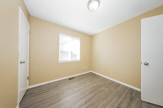 Building Photo - 2108 NE 9th St