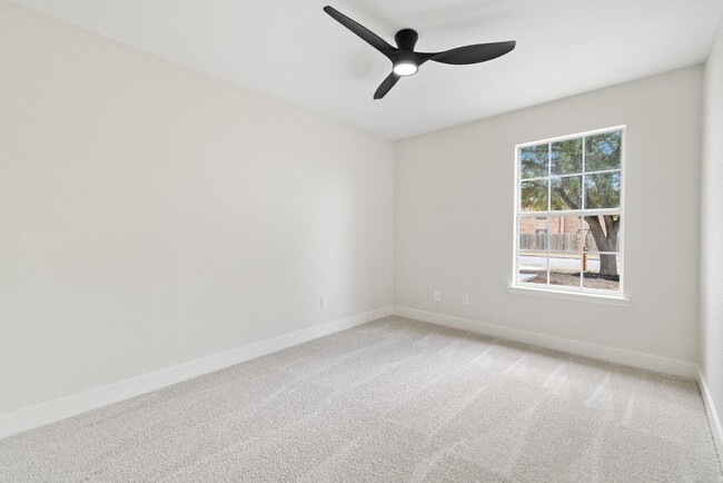 Building Photo - 1006 Cottonbowl Dr