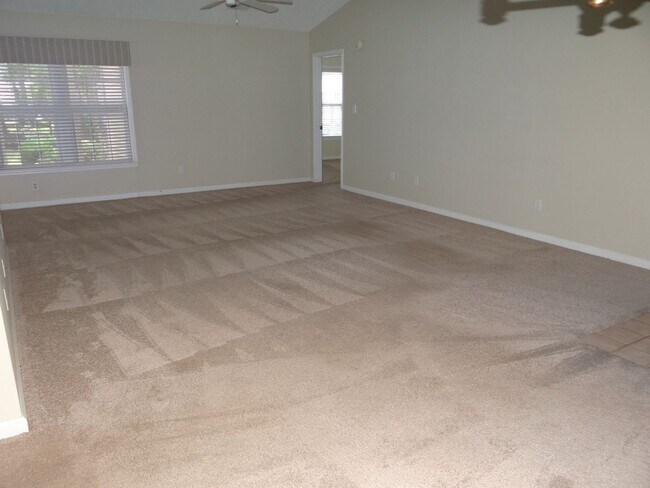 Building Photo - Lovely 3 bedroom 2 bath home in 55 and older neighborhood with 2 car garage