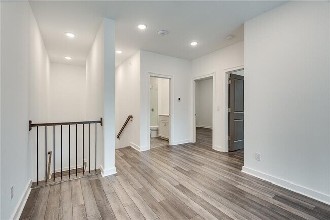 Building Photo - 513 Burton Dr