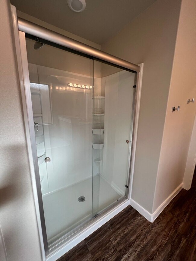 Building Photo - New Beginnings Start At AMRR: RARE 4 BEDROOM IN FRENSHIP ISD