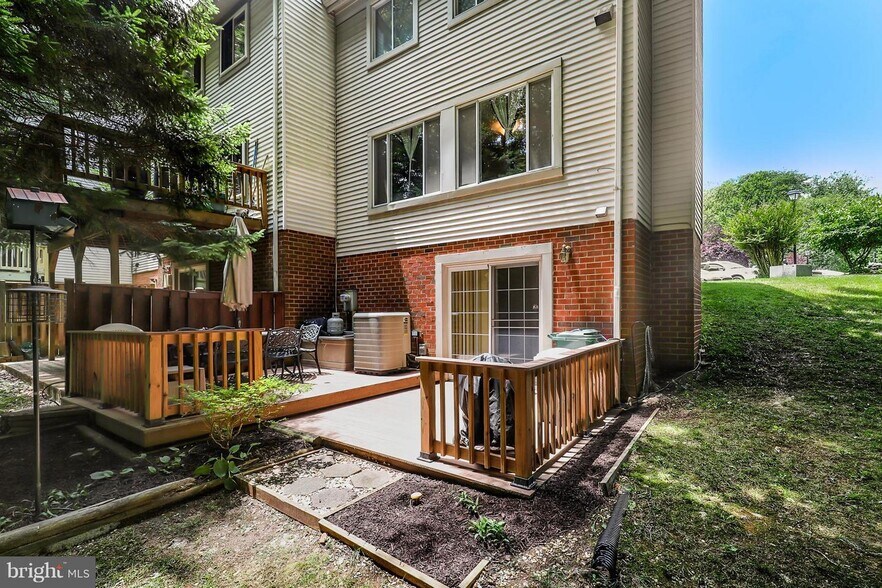 Deck With Grill - 16031 Dorset Rd