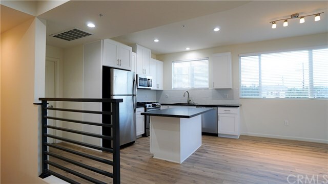 Building Photo - 4543 Saturn St