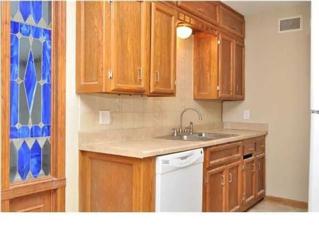 Building Photo - Lovely 3 Bed, 1 Bath!