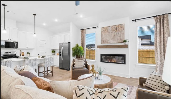 Building Photo - 2311 Longfellow Dr