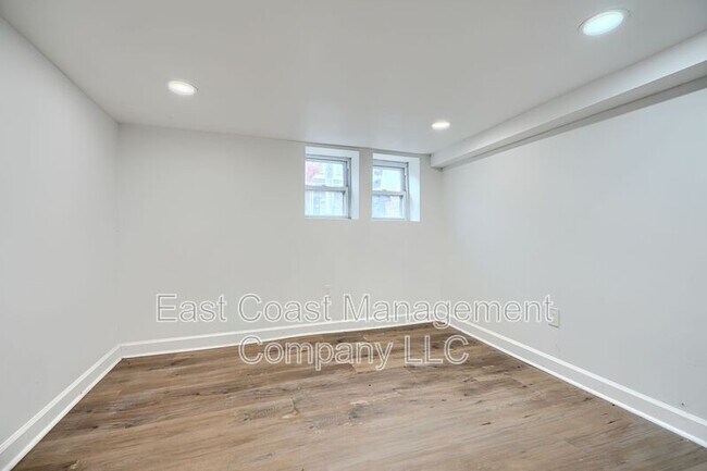 Building Photo - 1153 Sargeant St