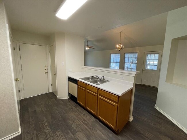 Building Photo - 1239 Armadillo Rd