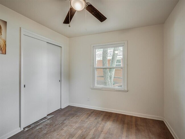 Building Photo - 1512 Bedford Ln
