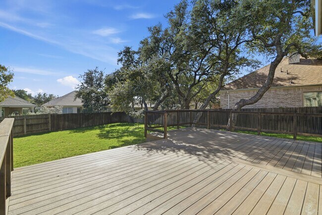 Building Photo - BEAUTIFUL 5 BEDROOM AND 3 BATH!!