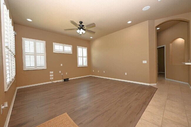 Building Photo - 2618 High Ridge Dr