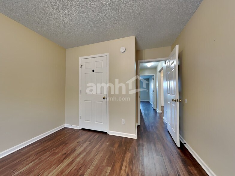 Building Photo - 249 Longleaf Cir