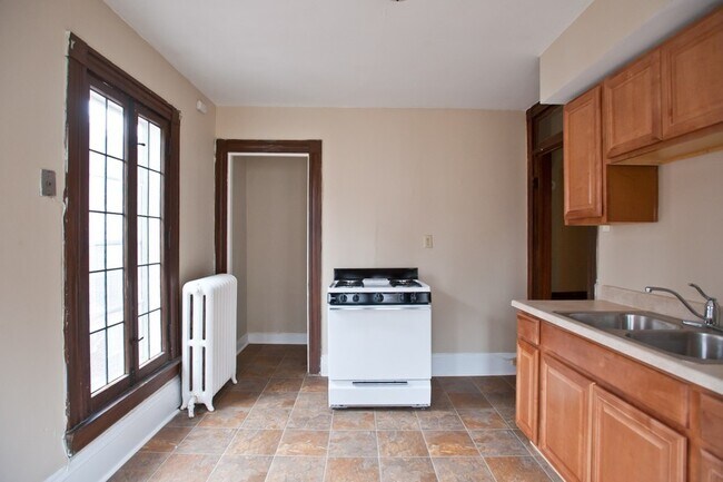 Building Photo - 2216 E Ivanhoe Pl