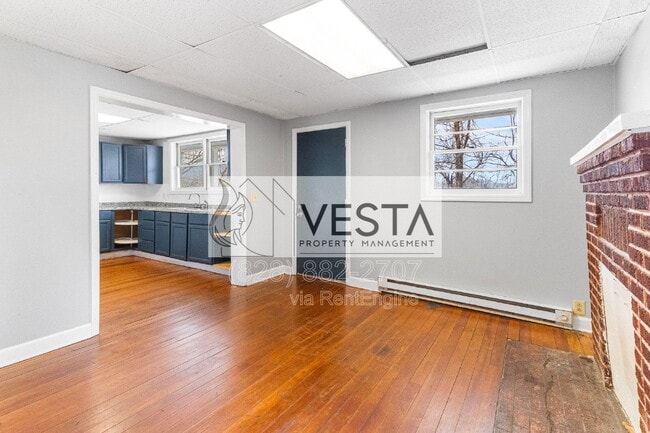 Building Photo - 240 Hillside St