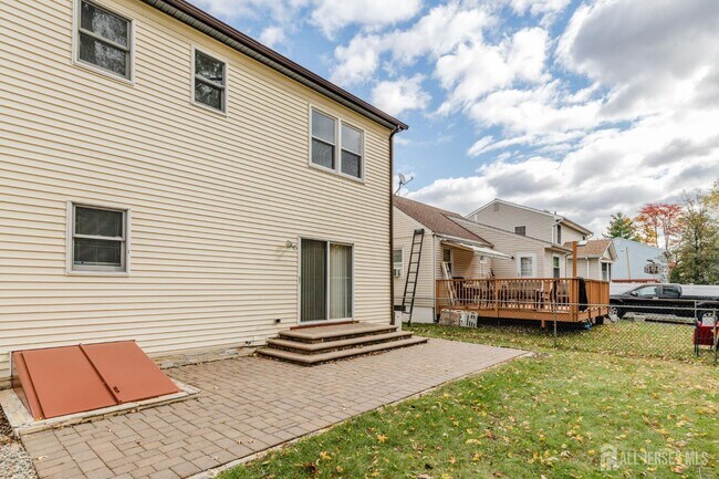 Building Photo - 596 4th Ave